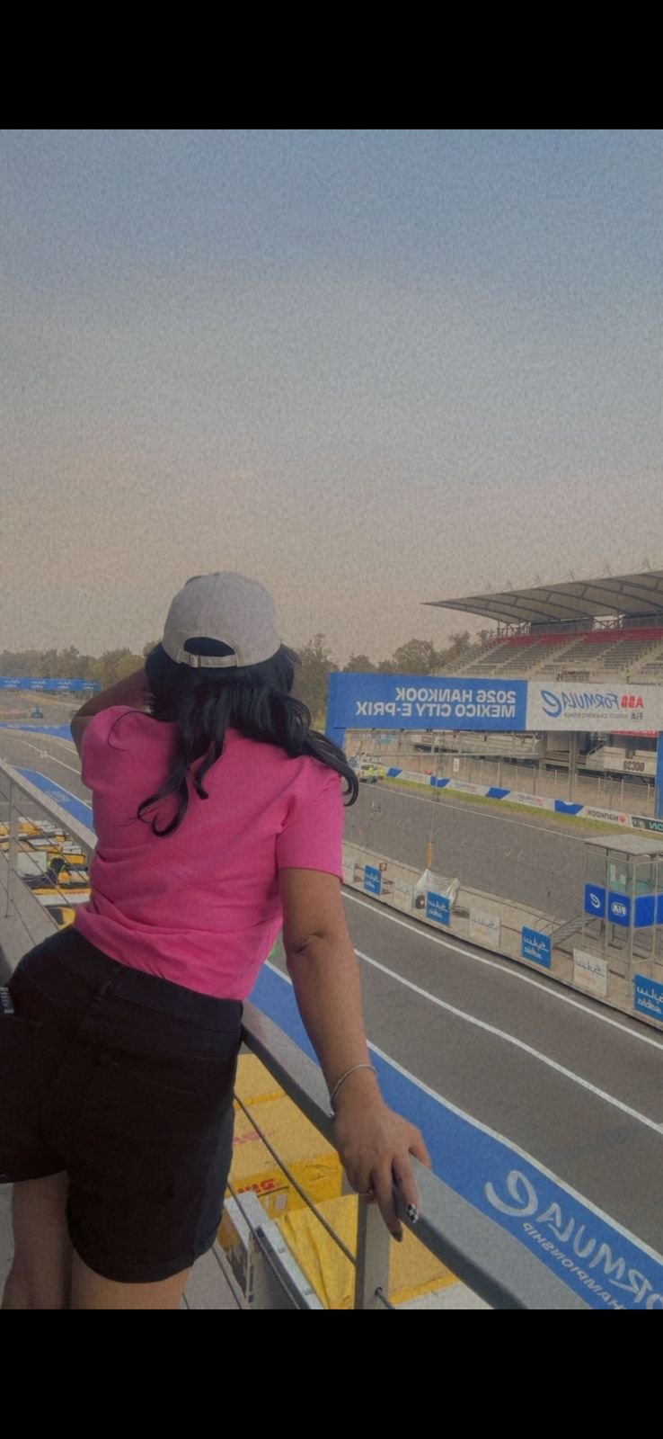 Portada La Reina del Paddock